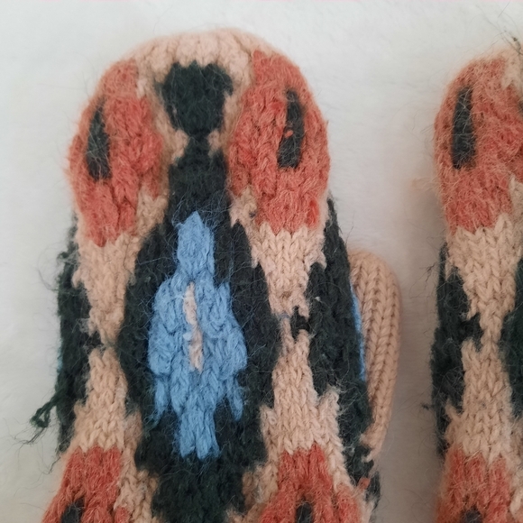 Wool blend multi-color fuzzy knit geometric pattern winter mittens - Picture 6 of 10